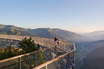 Das Panorama auf der GreifenBrücke ist spektakulär.