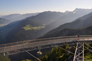 Eins der Highlights der Wanderung: Die Greifenbrücke auf dem Ahorn