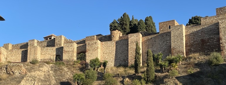 Die Alcazaba wurde bereits mehrfach als Film- und Serienkulisse genutzt. Besonders bekannt ist sie durch die Serie Game of Thrones.