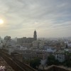 Von der Alcazaba hast du einen direkten Blick zur Kathedrale von Málaga.