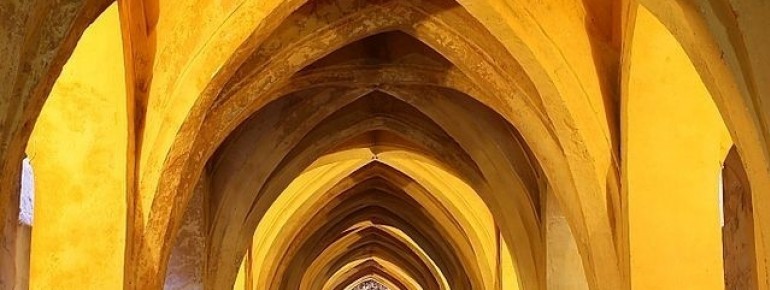 Die imposante Architekture des Real Alcázar de Sevilla