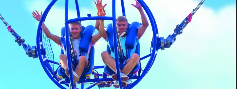Der Sky Shot schleudert dich in einer Kugel 90 Meter in die Höhe.