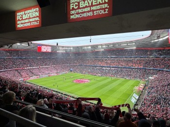 Bis zu 75.000 Zuschauer haben in der Allianz Arena platz.