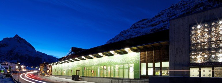 Das Alpinarium befindet sich in dem Dorf Galtür, das ein besonders familienfreundliches Skigebiet beherbergt.
