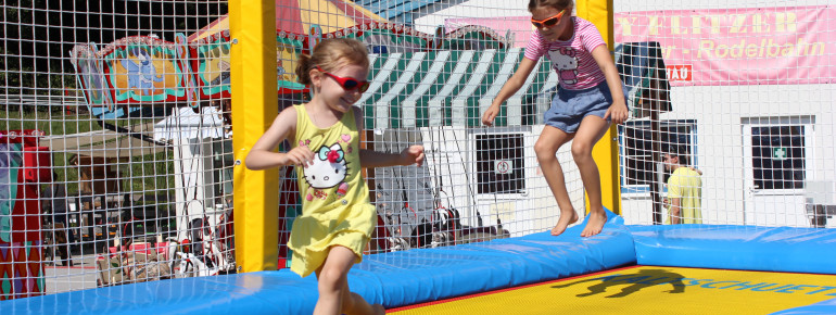 Auch Trampolinspringen kannst du im Spielplatz am Lucky Flitzer.