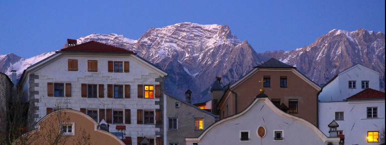 Die mittelalterliche Altstadt von Hall lädt zum Flanieren ein.