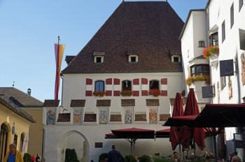 Das Rathaus befindet sich im sogenannten Königshaus.