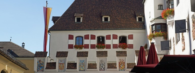 Das Rathaus befindet sich im sogenannten Königshaus.