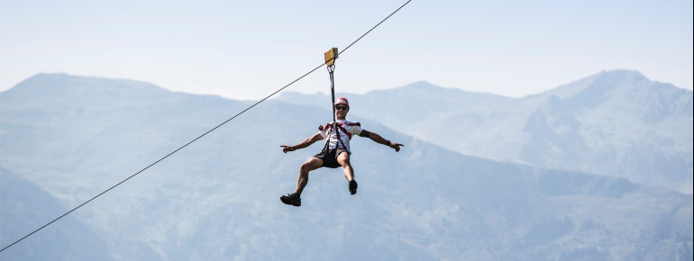 Mit dem Arena Skyliner begibst du dich in schwindelerregende Höhen.