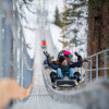 45 km/h, 400 Höhenmeter, knapp 2 km Länge - der Breathtaker Alpine Coaster in Aspen garantiert jede Menge Spaß und Adrenalinkicks.