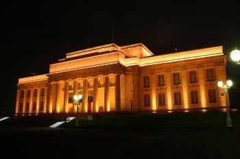 Das Museum bei Nacht