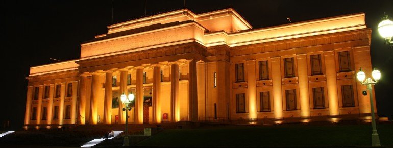 Das Museum bei Nacht