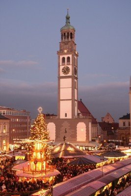 Auf dem Rathausplatz herrscht Weihnachtsstimmung