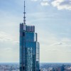 Der imposante Varso Tower erhebt sich über die Skyline Warschaus.