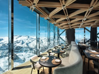 Dank großer Glasfronten hat man im Restaurant des Titlis Tower einen einzigartigen Panoramablick.