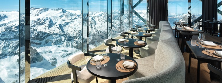 Dank großer Glasfronten hat man im Restaurant des Titlis Tower einen einzigartigen Panoramablick.