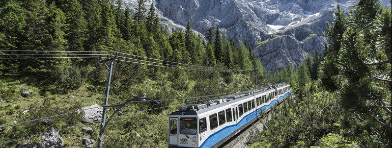 Bereits seit über 90 Jahren führt bringt die Zahnradbahn Besucher von Garmisch-Partenkirchen zur Zugspitze.