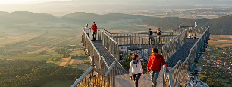 Von der Aussichtsplattform aus genießt man einen atemberaubenden 360-Grad-Panoramablick.
