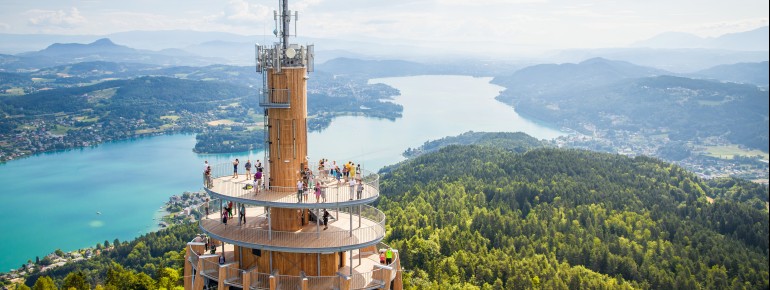 Genieße von der Aussichtsplattform einen tollen Ausblick über den Wörthersee.