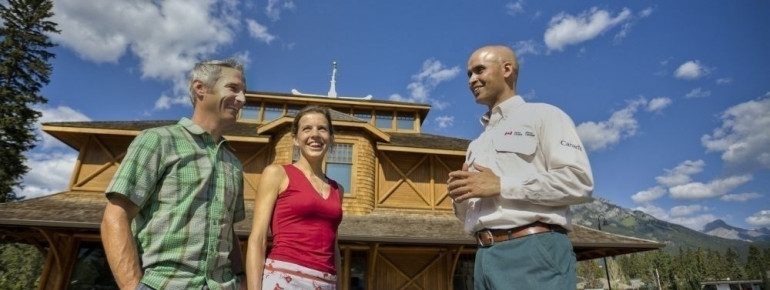 In den Parkanlagen des Museums