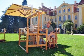 Bei den Leinentagen wird das Barockschloss zur Bühne für altes Handwerk, moderne Designs und kulinarische Genüsse.