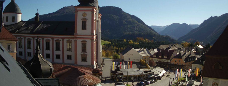 Blick aus der Webcam der Gemeinde auf die Basilika.