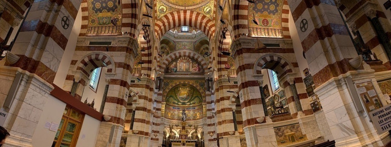 Deckenansicht in der Basilika