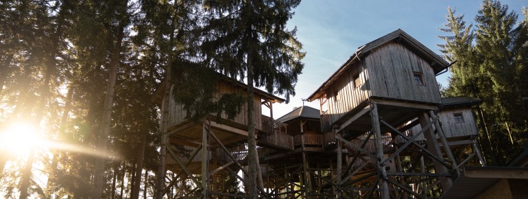 In den Holz-Hochhäusern kann man übernachten.