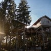 In den Holz-Hochhäusern kann man übernachten.