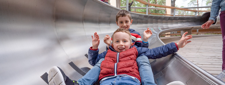 Ein Highlight für Groß und Klein ist die 75 Meter lange Tunnelrutsche.