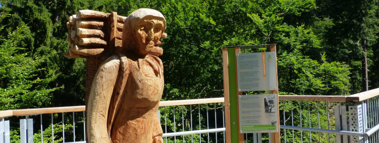 An den Stationen bekommst du auch Informationen zur Geschichte der Region.