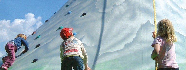 Kletterspaß für die kleinen Besucher - der Kletterberg Zugspitz