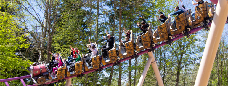 Die Neuheit "FirleFranz" nimmt dich mit auf eine familienfreundliche Vor- und Rückwärtsfahrt mit Katapultantrieb.