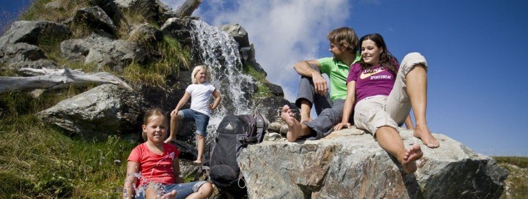 Erkunde den Wasserfall!