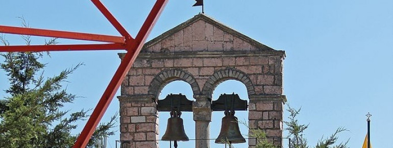 Das Tor zum Klostergelände auf dem Berg