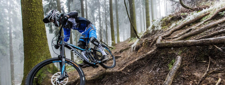 Rasante Turns über Stock und Stein, mit schnellen Anliegern und kniffeligen Abschnitten erwarten dich.