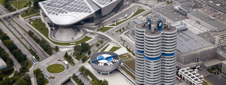 In unmittelbarer Nähe liegen BMW Welt, BMW Museum, BWM Werk und Konzernzentrale.