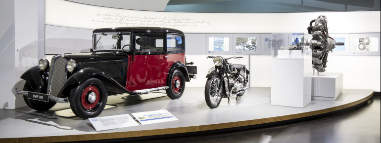 Im BMW Museum greifen Dauer- und Wechselausstellungen verschiedene Aspekte der bayerischen Automarke auf.