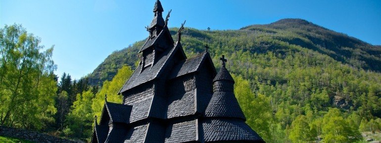 Die hölzerne Stabkirche aus dem Mittelalter
