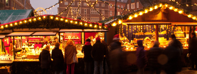 Mehr als 170 Stände und Buden locken mit Geschenkideen, Glühwein und anderen Köstlichkeiten.