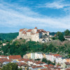 Blick auf die stattliche Burg Burghausen mit ihrer imposanten Außenanlage.