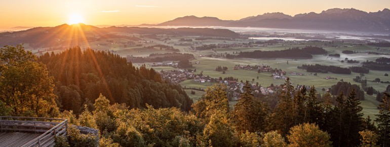 Sonnenaufgang auf der Burgruine Eisenberg Eisenberg.