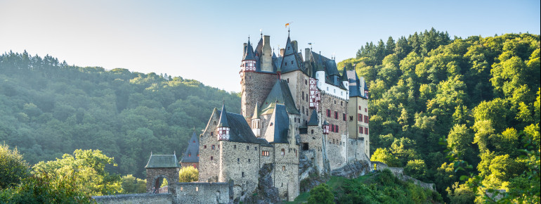 Die Burg Eltz ist eine der bekanntesten Burgen Deutschlands.