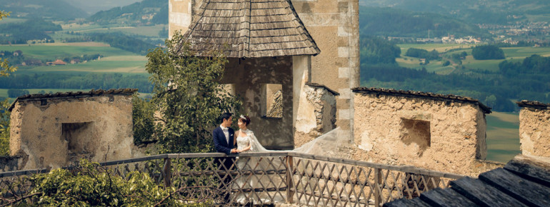 Die Burg ist auch beliebtes Motiv von Hochzeitspaaren.