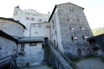 Der Bau der Festung wurde 1077 von Erzbischof Gebhard von Salzburg initiiert.