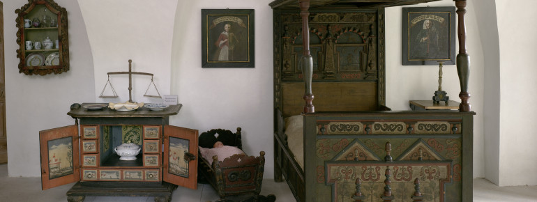 In der Bauernstube können historische Einrichtungsgegenstände besichtigt werden.
