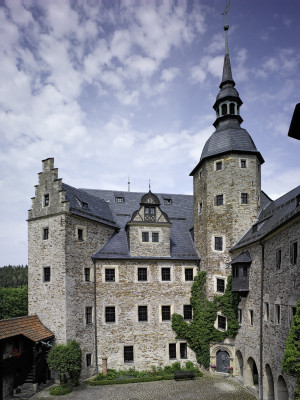 Der Hauptflügel der Burg mit seinen vier Ecktürmen ist ein bedeutendes Beispiel der Renaissance-Schlossarchitektur Mitteldeutschlands.
