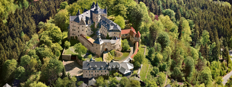 Die ältesten Teile der Burg Lauenstein in Bayern gehen auf das 12. Jahrhundert zurück.