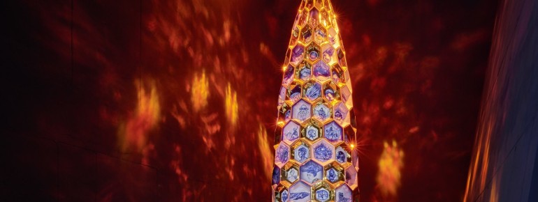 Hier siehst du die weltgrößte Porzellanvase.