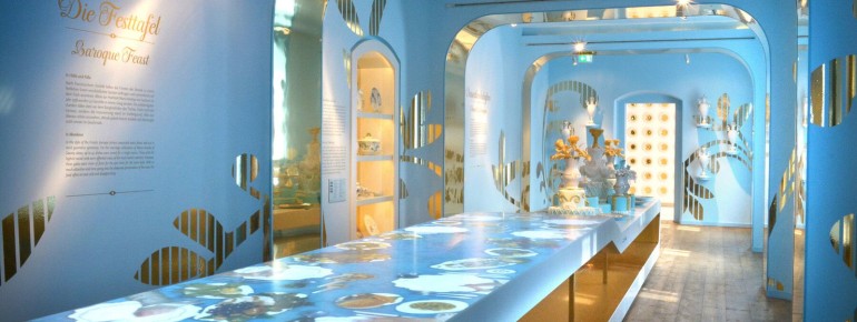 Die Burg beherbergt die Ausstellung "Porzellanwelten Leuchtenburg".